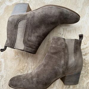 Vince Suede Ankle Boots Taupe green suede leather boot shoes 5.5 35,5
